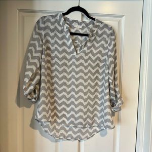 Gray & white 3/4 sleeve tunic by Charming Charlie’s, EUC, size small